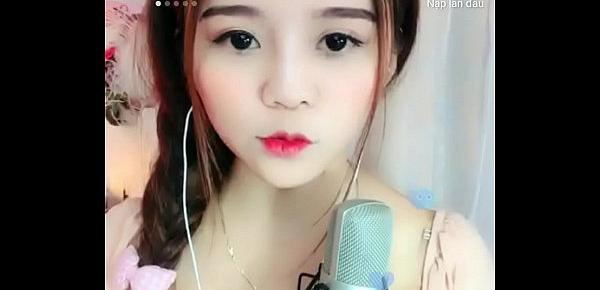  Gái xinh Lyly livestream Uplive